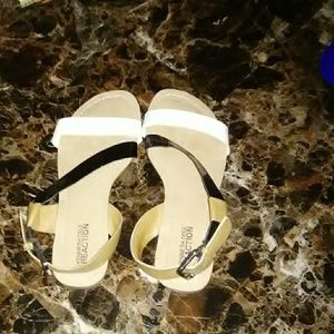 These are some nice comfy sandals